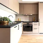 New Modern 2 With 2 Beds & Free Parking Apartamento *