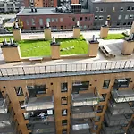 New Modern 2 With 2 Beds & Free Parking 公寓