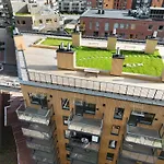 公寓 New Modern 2 With 2 Beds & Free Parking