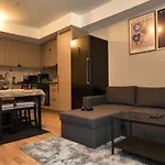 New Modern 2 With 2 Beds & Free Parking *