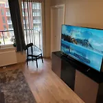 New Modern 2 With 2 Beds & Free Parking *