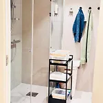 Apartamento New Modern 2 With 2 Beds & Free Parking