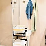 New Modern 2 With 2 Beds & Free Parking 公寓 *