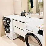 Apartamento New Modern 2 With 2 Beds & Free Parking