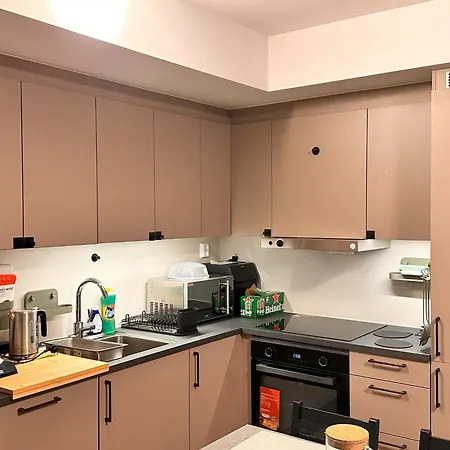 New Modern 2 With 2 Beds & Free Parking