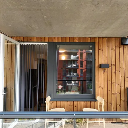 Apartamento New Modern 2 With 2 Beds & Free Parking *