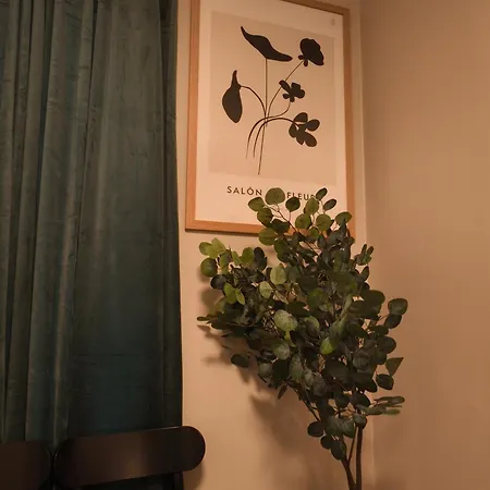 New Modern 2 With 2 Beds & Free Parking *