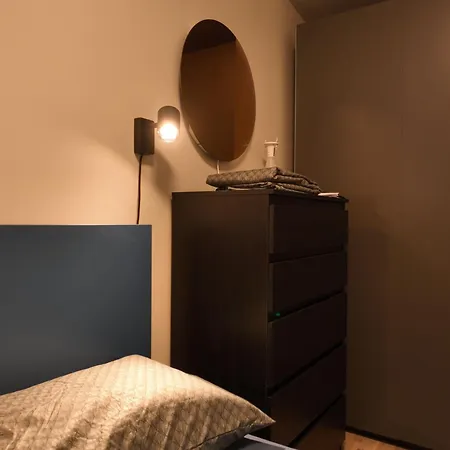 New Modern 2 With 2 Beds & Free Parking Apartment *