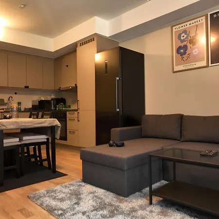 New Modern 2 With 2 Beds & Free Parking *