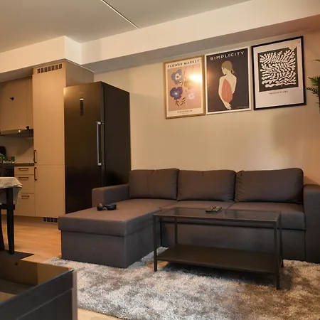 New Modern 2 With 2 Beds & Free Parking *