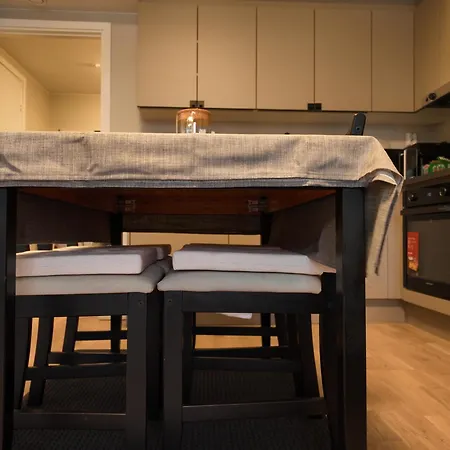 New Modern 2 With 2 Beds & Free Parking Apartamento