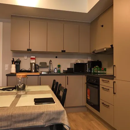 New Modern 2 With 2 Beds & Free Parking Apartment