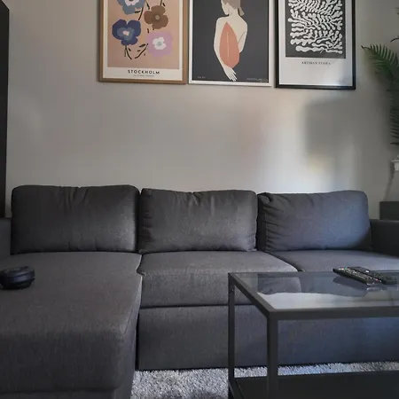 New Modern 2 With 2 Beds & Free Parking