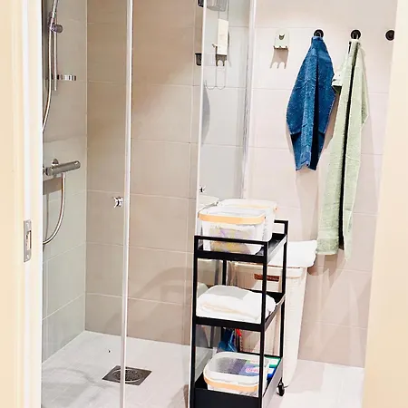 Apartamento New Modern 2 With 2 Beds & Free Parking