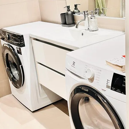 New Modern 2 With 2 Beds & Free Parking Apartamento