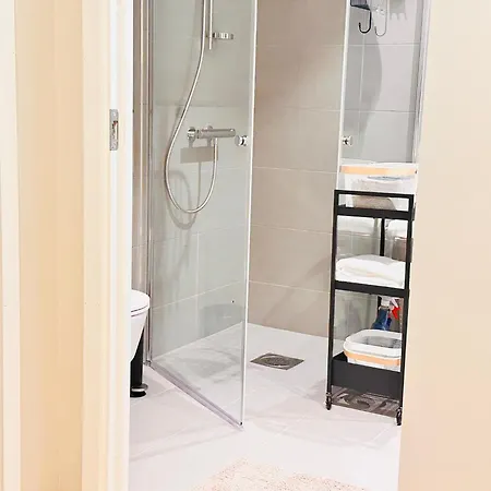 New Modern 2 With 2 Beds & Free Parking 아파트 Lorenskog