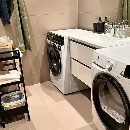 Apartamento New Modern 2 With 2 Beds & Free Parking *