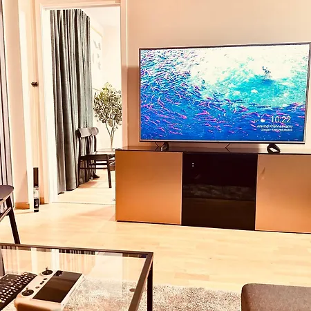 New Modern 2 With 2 Beds & Free Parking 公寓