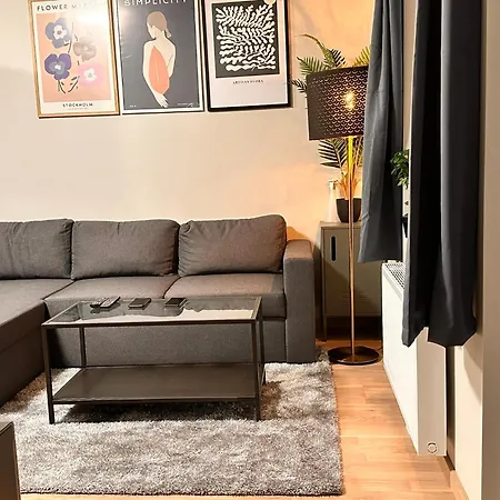 New Modern 2 With 2 Beds & Free Parking