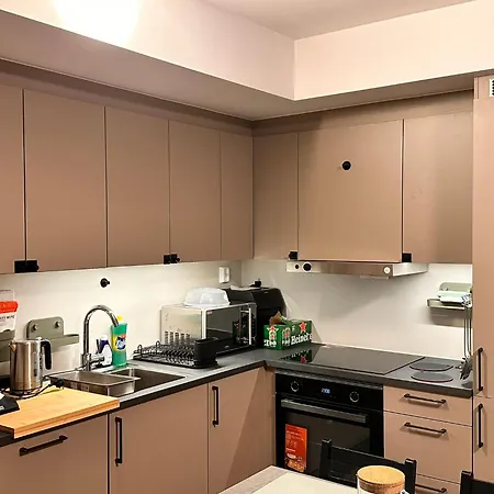 New Modern 2 With 2 Beds & Free Parking Apartamento