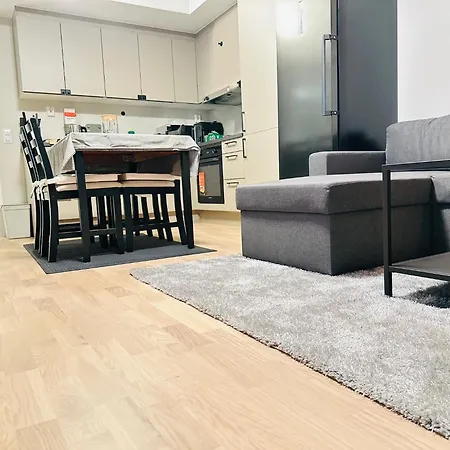 New Modern 2 With 2 Beds & Free Parking
