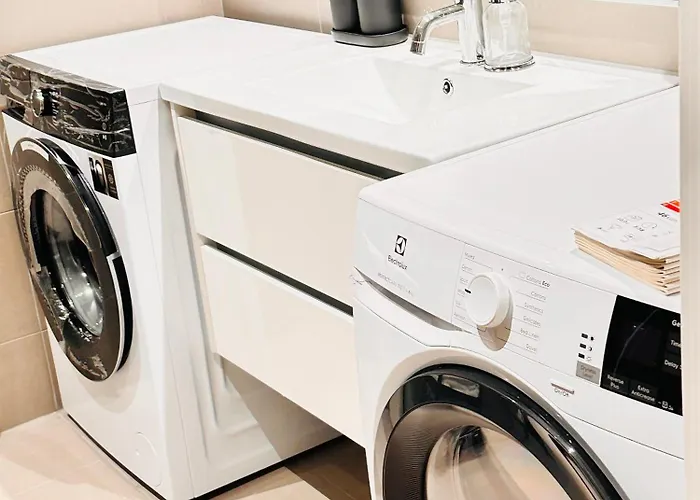 New Modern 2 With 2 Beds & Free Parking Апартаменты