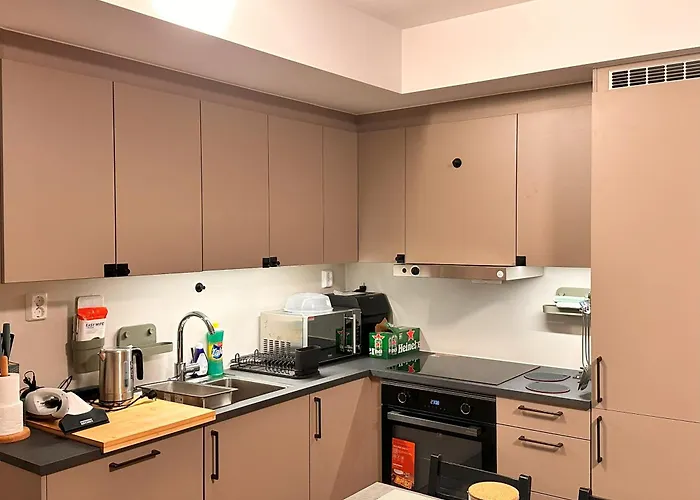 New Modern 2 With 2 Beds & Free Parking