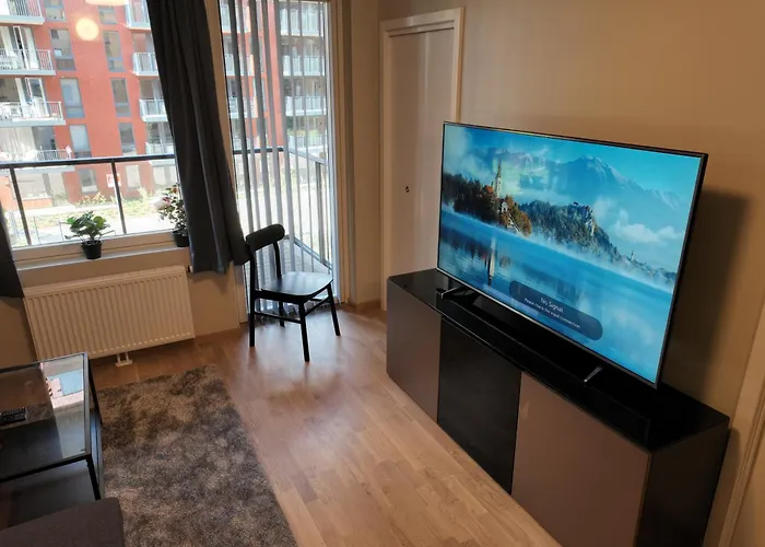 New Modern 2 With 2 Beds & Free Parking *