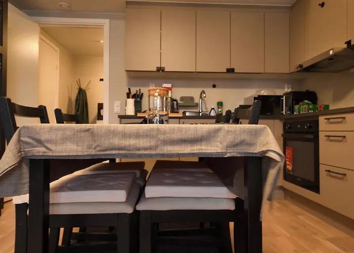 New Modern 2 With 2 Beds & Free Parking *