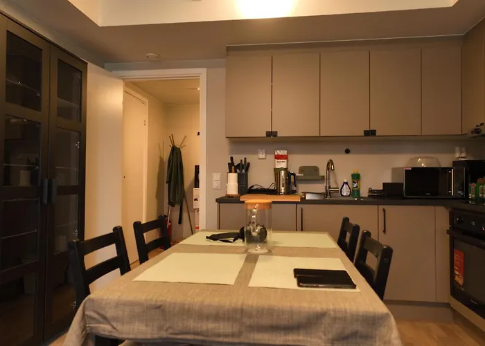 New Modern 2 With 2 Beds & Free Parking *
