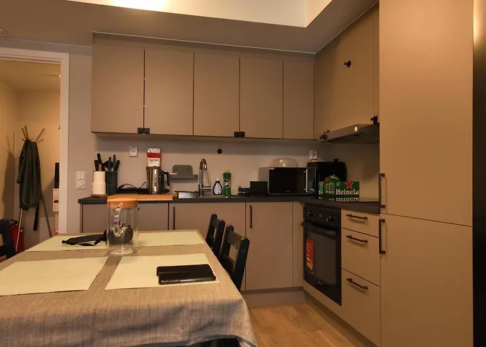 New Modern 2 With 2 Beds & Free Parking Apartman