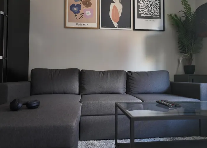 New Modern 2 With 2 Beds & Free Parking