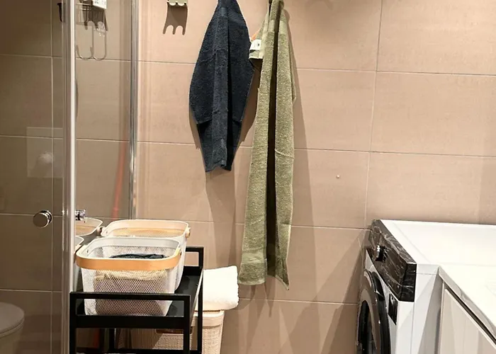 New Modern 2 With 2 Beds & Free Parking *