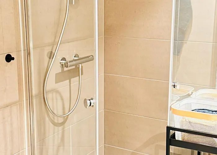 Apartman New Modern 2 With 2 Beds & Free Parking