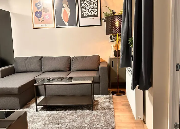 New Modern 2 With 2 Beds & Free Parking