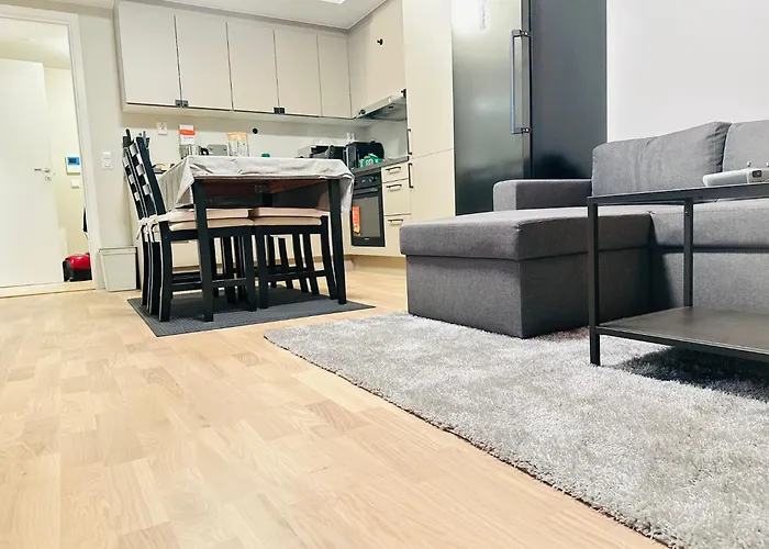 New Modern 2 With 2 Beds & Free Parking